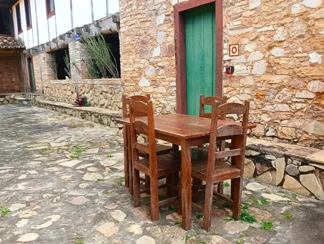 Mesa + 4 cadeiras em sucupira maciça