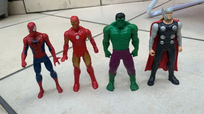 Vendo bonecos da MARVEL(usados)