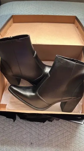 Bota à venda
