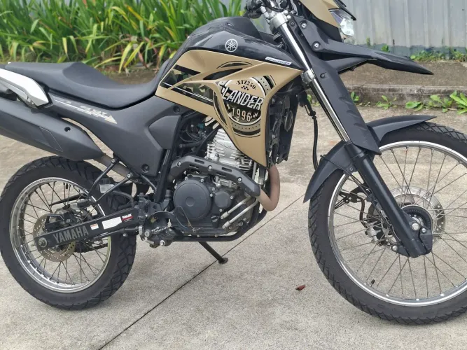 Moto zerado com Positron e Manual 