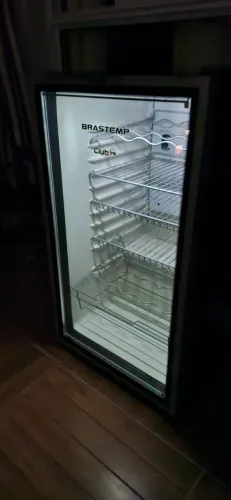 Frigobar Brastemp Club 120L - Porta de Vidro Espelhada - 220V - Impecável