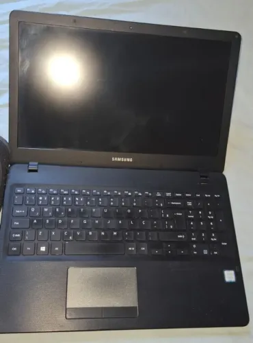 NOTEBOOK SAMSUNG ESSENTIALS NP300,tela 15, intel i3 6 geração, 4gb ddr4, hd 1tb