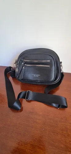 Bolsa feminina preta compacta com zíper (transversal)