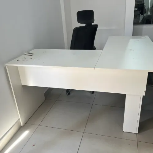 Mesa e cadeira para escritório 