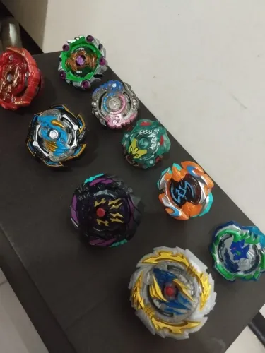 Beyblade lote com 9 unidades, nunca usadas somente se exposição 