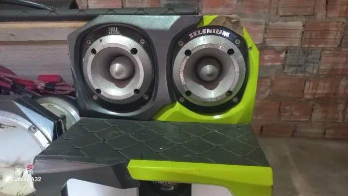 VENDO PAR DE DRIVERS JBL + SELENIUM