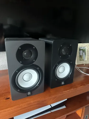 Par de Monitores Yamaha hs 5