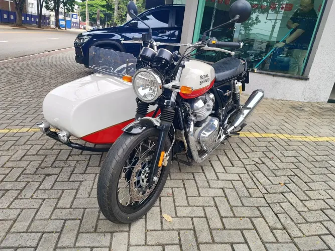 Royal Enfield com sidecar 