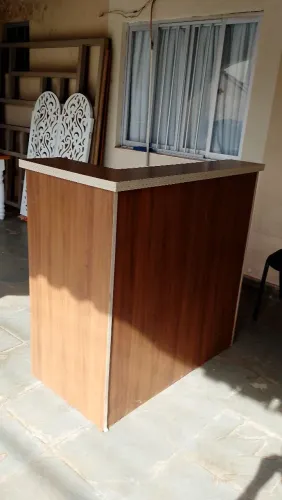 balcão de recepção 