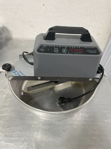 Panela Misturadeira Automática 10L Brigadeiro Doces e Massas Saro Bivolt