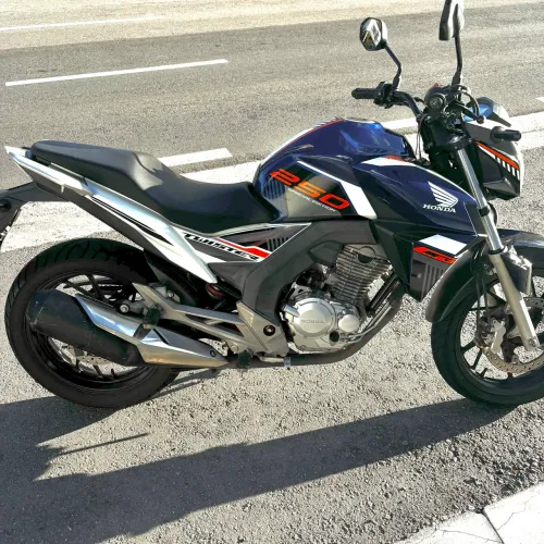 CB250F edição especial