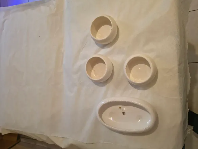 4 vasos pequenos e baixos