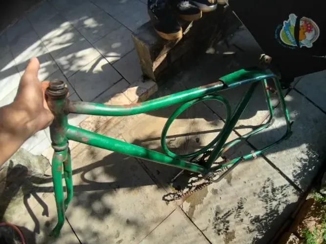 Vendo quadro de bicicleta monark e banco 