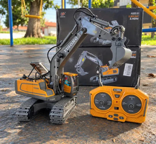 Brinquedo Escavadeira 11 Comandos no Controle Remoto, Movimentos Reais, Escava Luz e Som