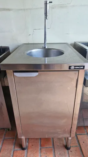 Armário com pia inox para restaurantes consultório