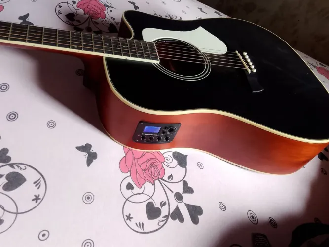 Vendo violão Tajima acústico novo com capa.