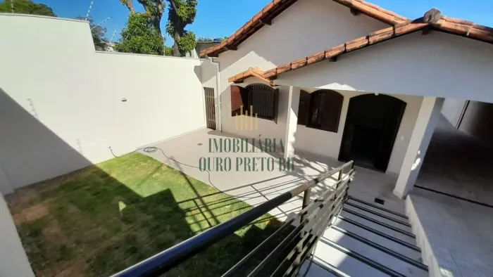 Casa residencial/ comercial para locação no Santa Branca.