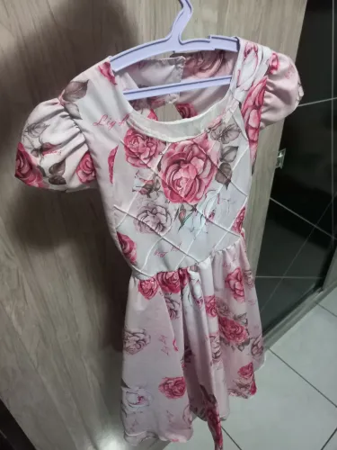 2 vestidos Floridos Infantil ( um manga longa e outro manga curta)
