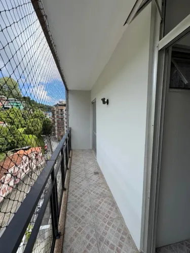 Alugo apartamento no Centro com 2 quartos e garagem - cod 91021