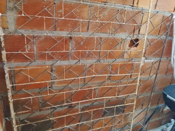 Vendo 2grades uma para porta e outra para janela