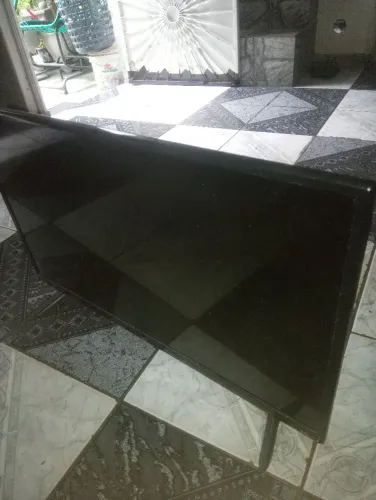 TV 32 SMART COM DEFEITO