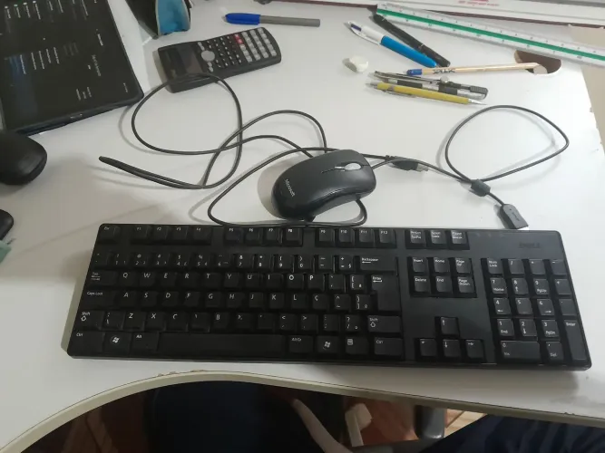 Teclado Dell e mouse Microsoft 