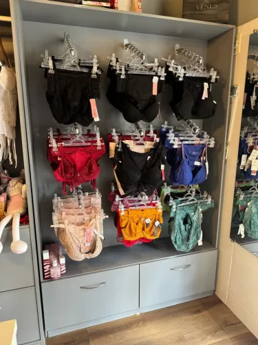 Móvel expositor de roupas mdf resistente
