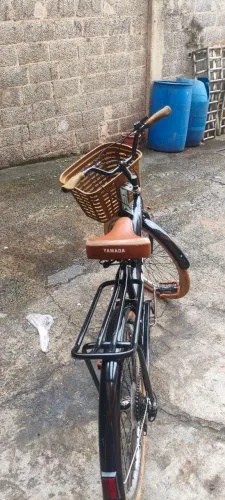 Vendo bicicleta aro 26 com marcha e cesta