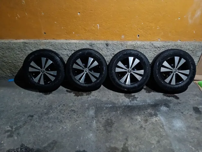 Roda de liga aro 13 com pneu 