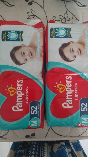 Fralda Pampers super sec tamanho M (02 pacotes = 104 unidades no total)