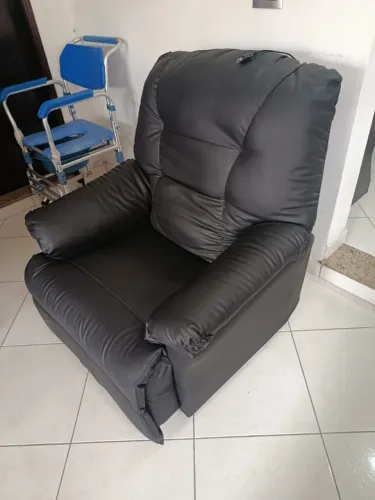 Poltrona Do Papai Elétrica Reclinável Castor Couro Preto