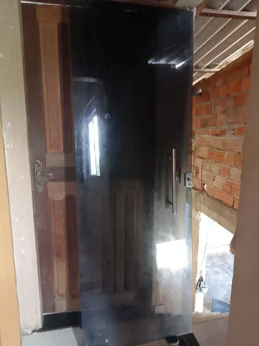 Porta de Vidro Fumê Temperado com Puxador Inox - Completa em Ótimo Estado