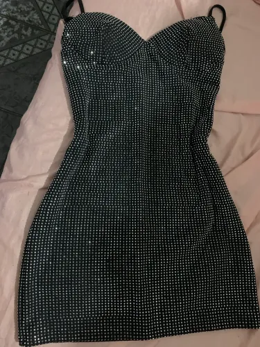Vestido Glamuroso com Strass Preto