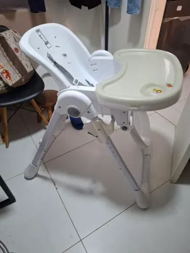 Cadeirinha de alimentação 