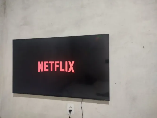 TV SMART 50 4K NOVA ZERADA POUCOS DIAS DE USO ALEXIA COMANDO DE VOZ
