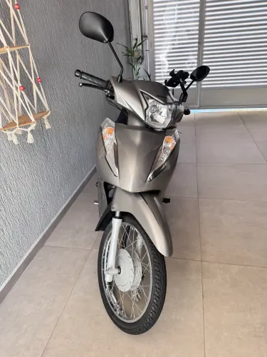 Moto biz  Honda única dona sem dívidas 