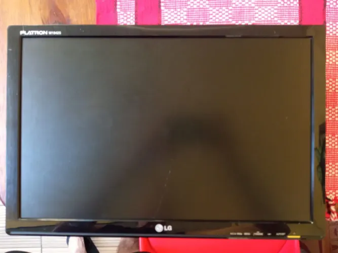 Monitor LCD LG W1942S Excelente Estado (sem a base)
