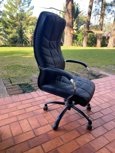 Cadeira escritório giratória couro