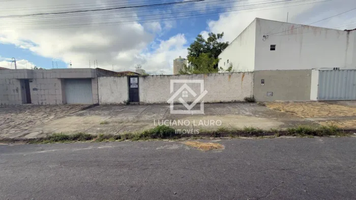 Terreno com 432m² à venda no Candeias em Vitória da Conquista