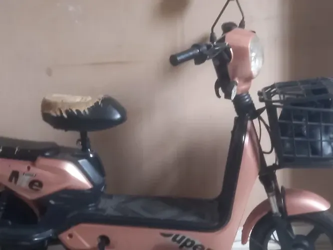Vendo Moto elétrica está com defeito.