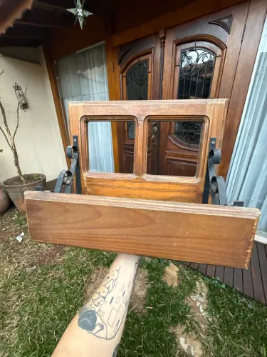 Estrutura de madeira para plantas