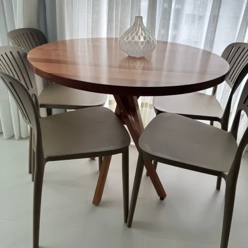 Mesa madeira novinha
