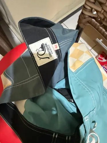 Vendo Bermuda Quiksilver Original. Tamanho 42