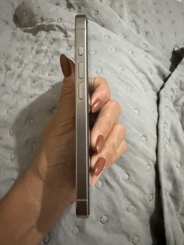 iPhone 128 traseira trincada( 400 para trocar) caixa e cabo original 