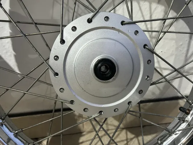 Par de rodas com pneu