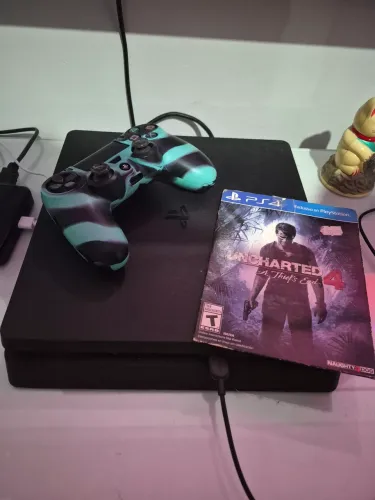 Vendo PlayStation 4 Slim 500GB, 1 controle + 4 Jogos