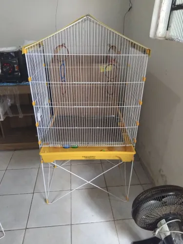 Vende-se uma gaiola grande 