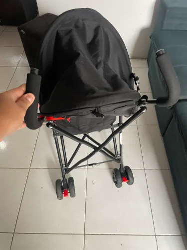 Carrinho bebê modelo guarda chuva 