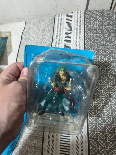 Action figure One piece zoro salvat ed2 ac poster.