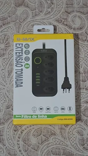 Extensão B-max, filtro de linha, 5 portas de tomada, 4 portas usb, 1 porta usb-c, proteção